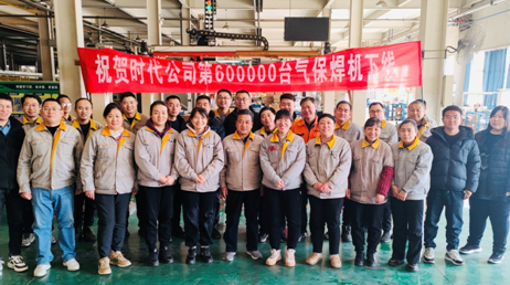 風(fēng)雨中馳而不息，奮斗中砥礪前行